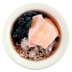 Суп с мисо бульоном и лососем